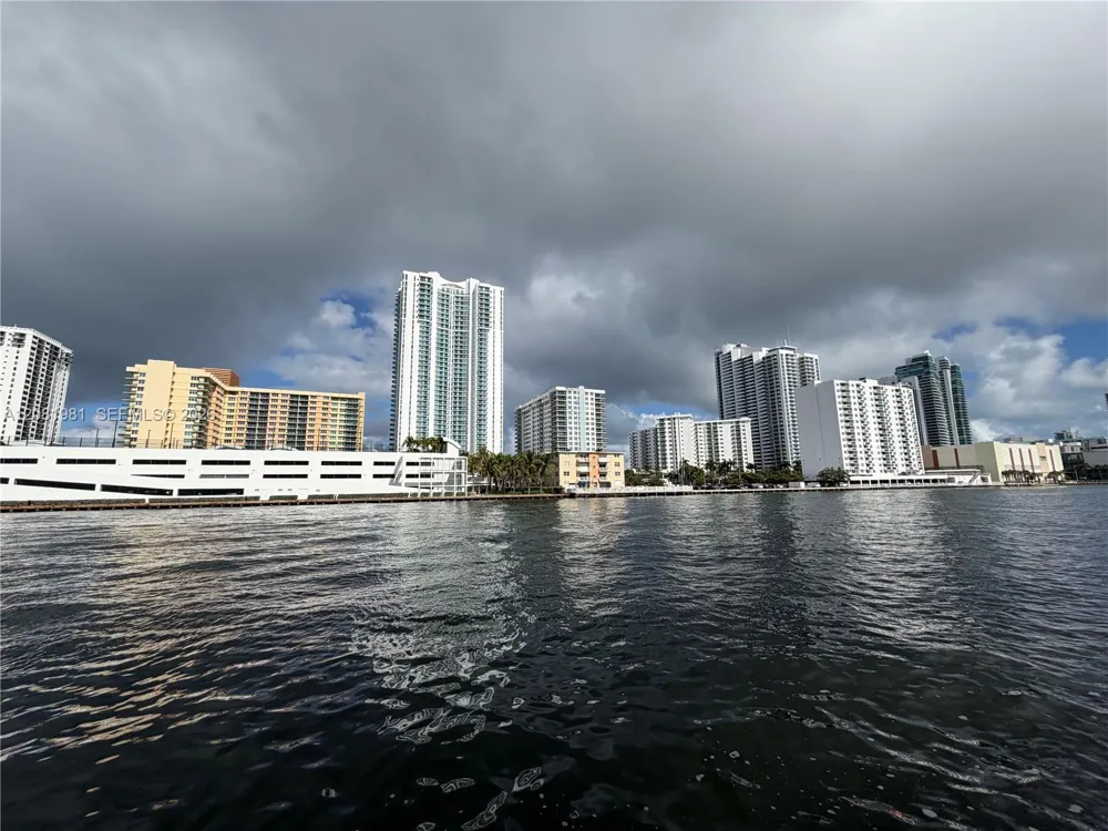 1000 Parkview Dr #531 Hallandale Beach, FL 33009