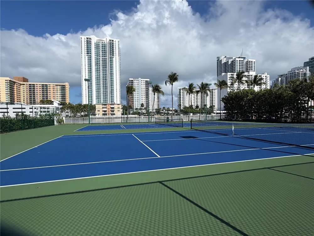 1000 Parkview Dr #531 Hallandale Beach, FL 33009