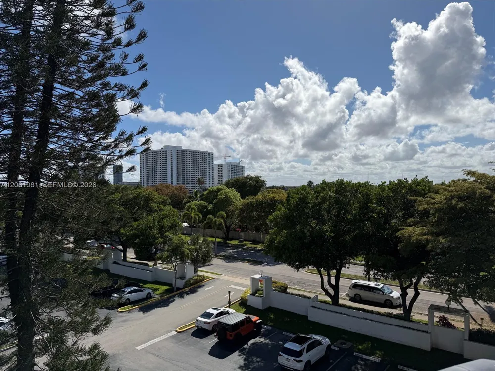 1000 Parkview Dr #531 Hallandale Beach, FL 33009