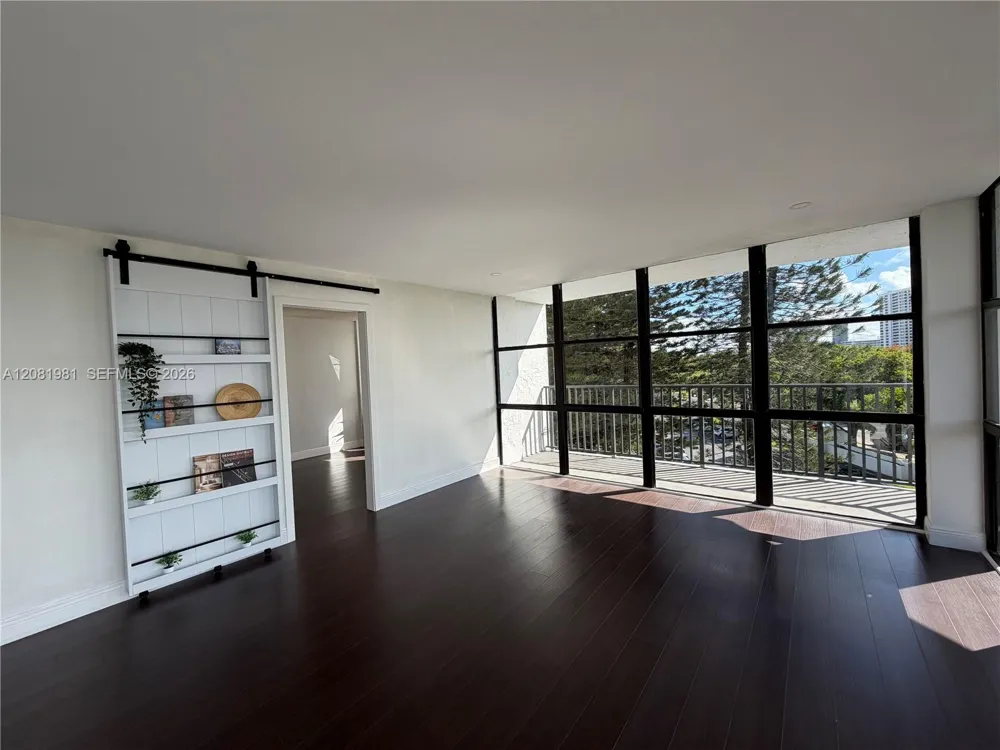 1000 Parkview Dr #531 Hallandale Beach, FL 33009