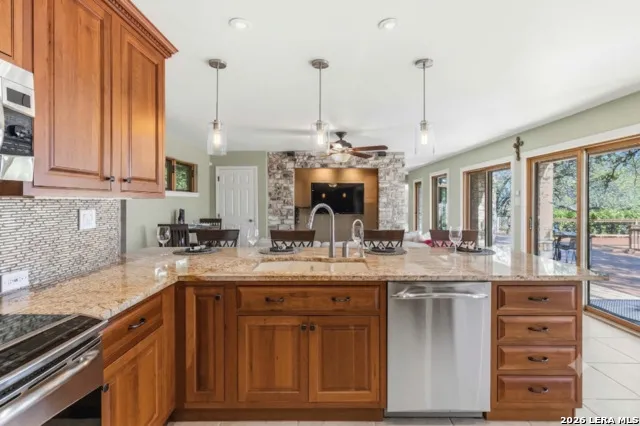 318 Remington Dr Bergheim, TX 78004