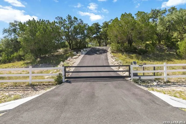 318 Remington Dr Bergheim, TX 78004