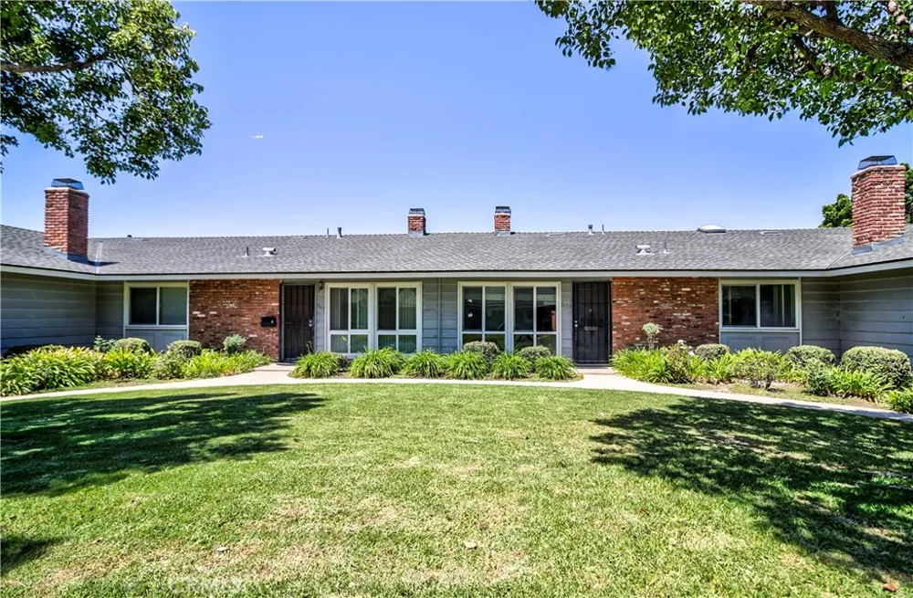 1159 E 1st Tustin, CA 92780