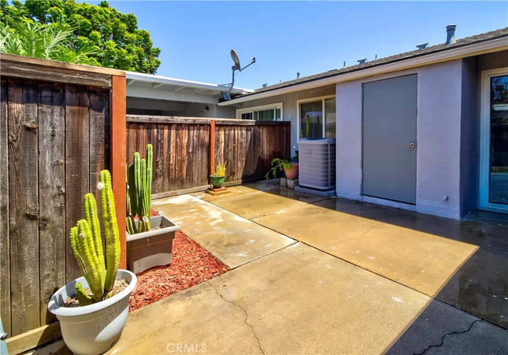 1159 E 1st Tustin, CA 92780