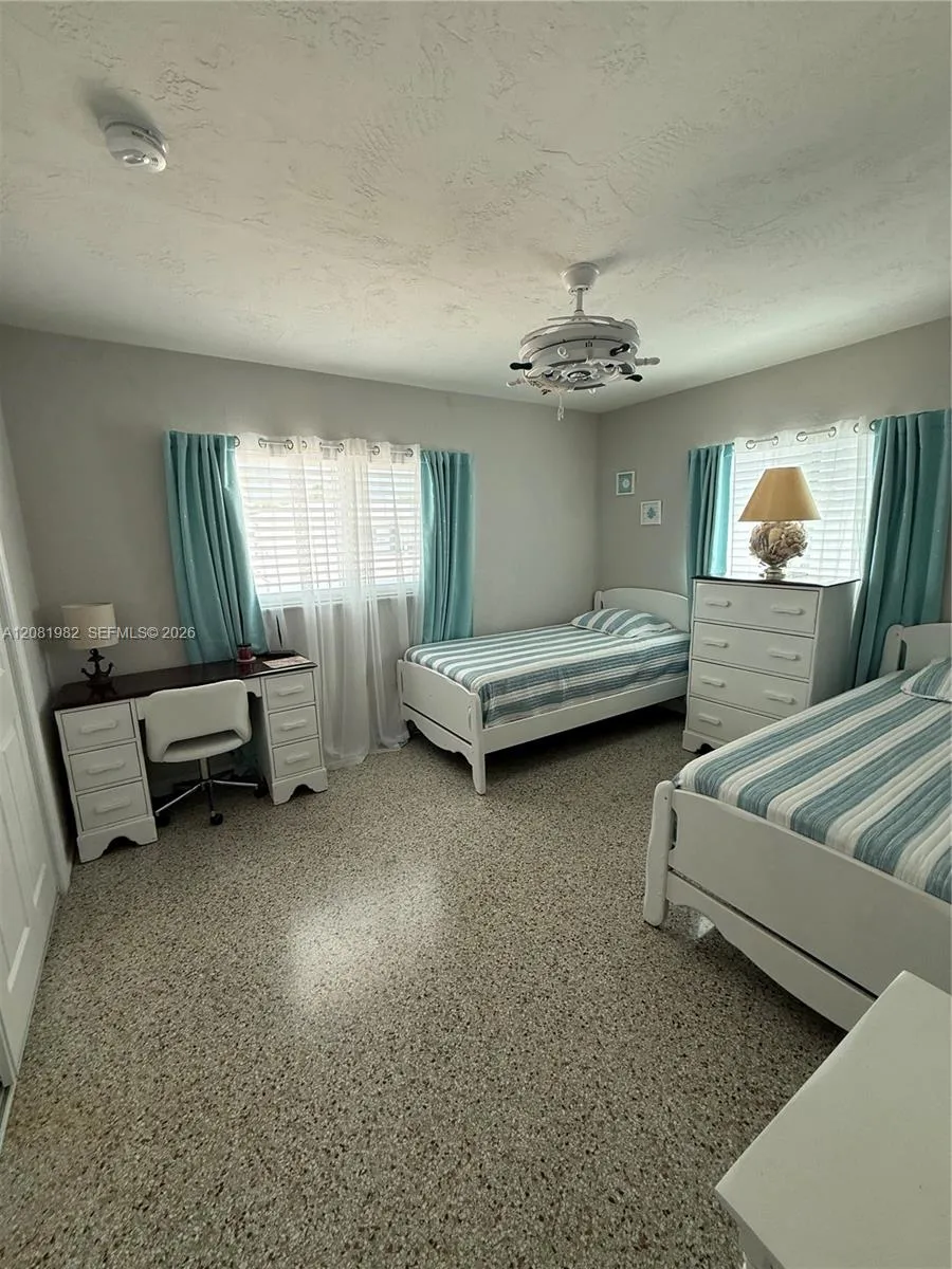 52 45th St Petersburg, FL 33706