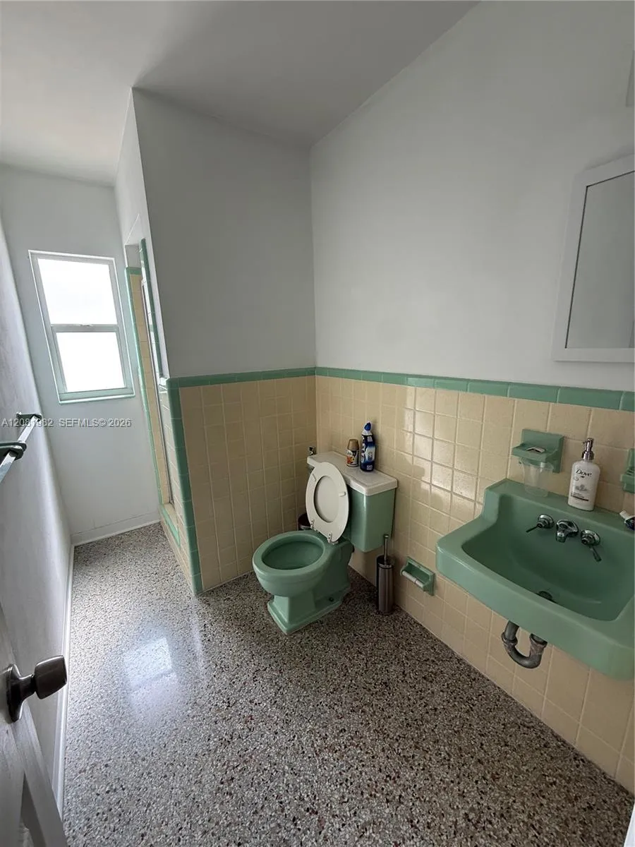 52 45th St Petersburg, FL 33706