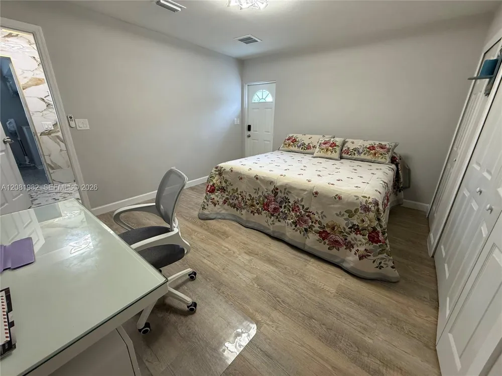 52 45th St Petersburg, FL 33706