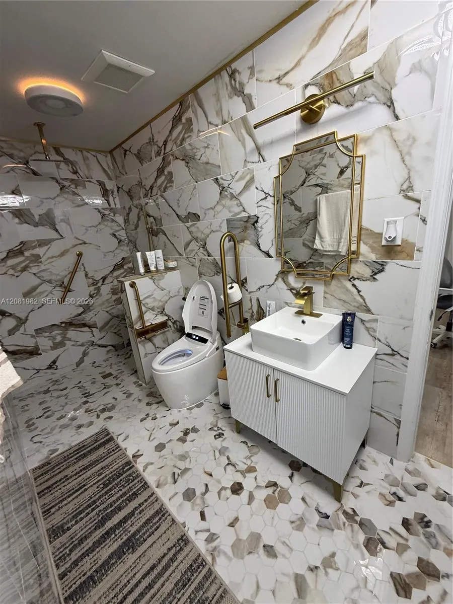 52 45th St Petersburg, FL 33706
