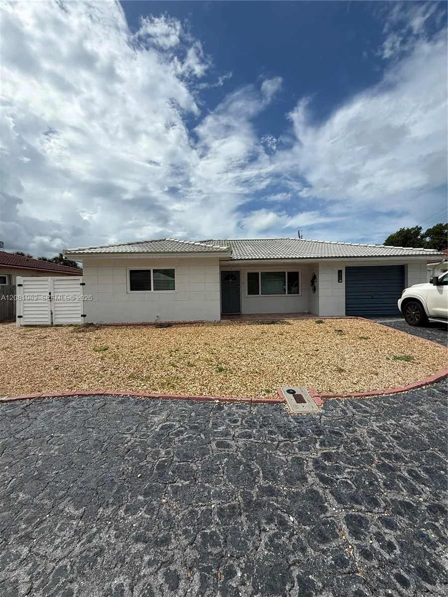 52 45th St Petersburg, FL 33706