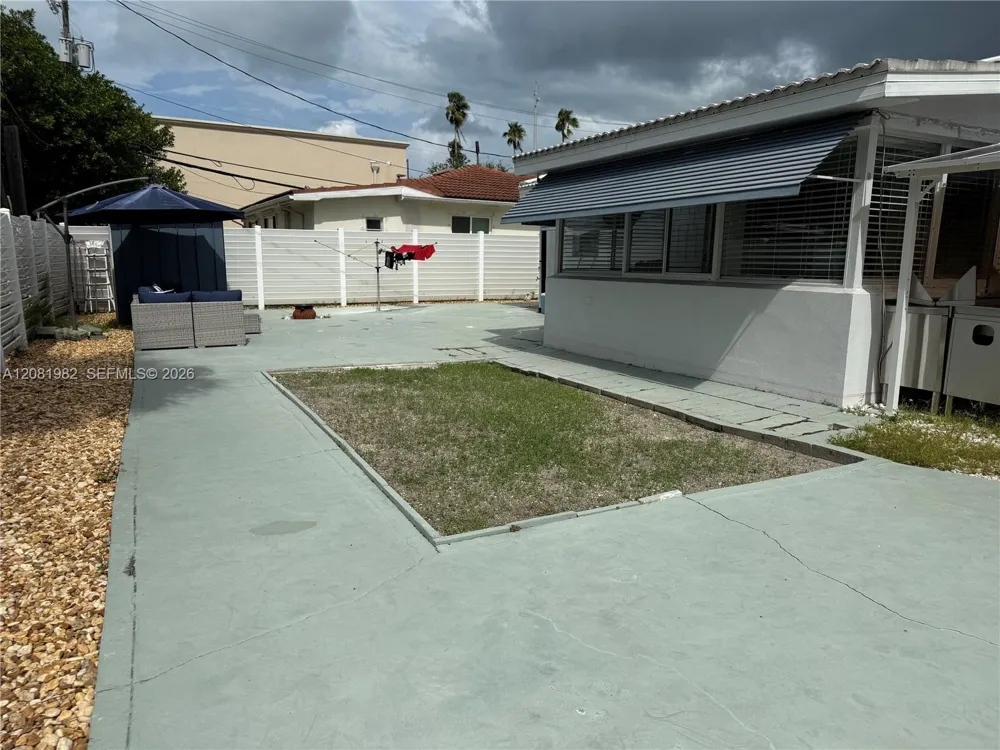 52 45th St Petersburg, FL 33706