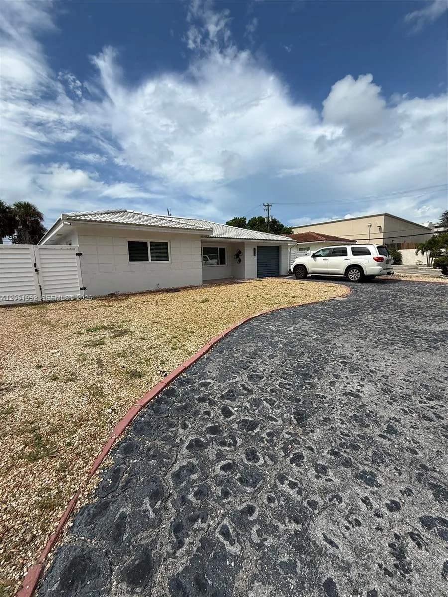 52 45th St Petersburg, FL 33706