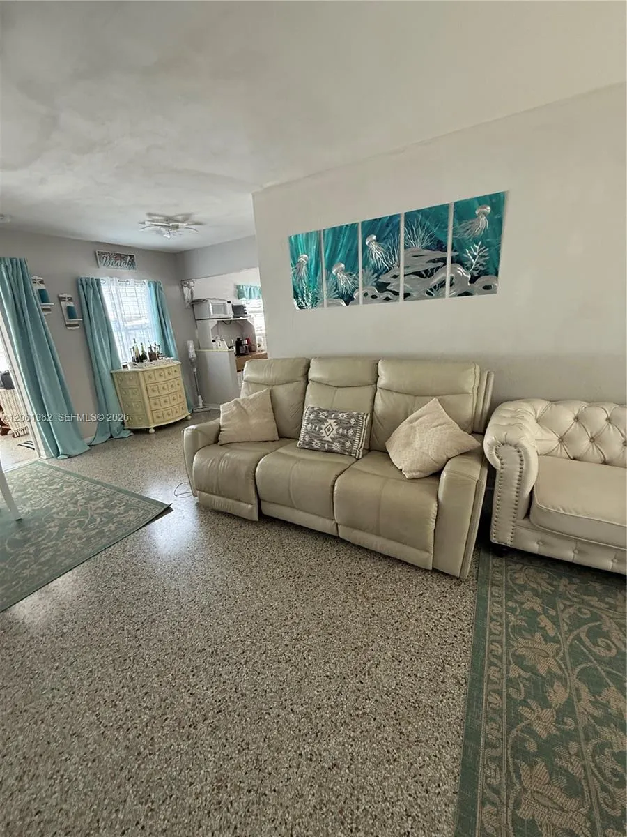 52 45th St Petersburg, FL 33706