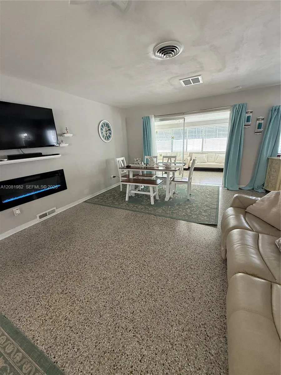 52 45th St Petersburg, FL 33706