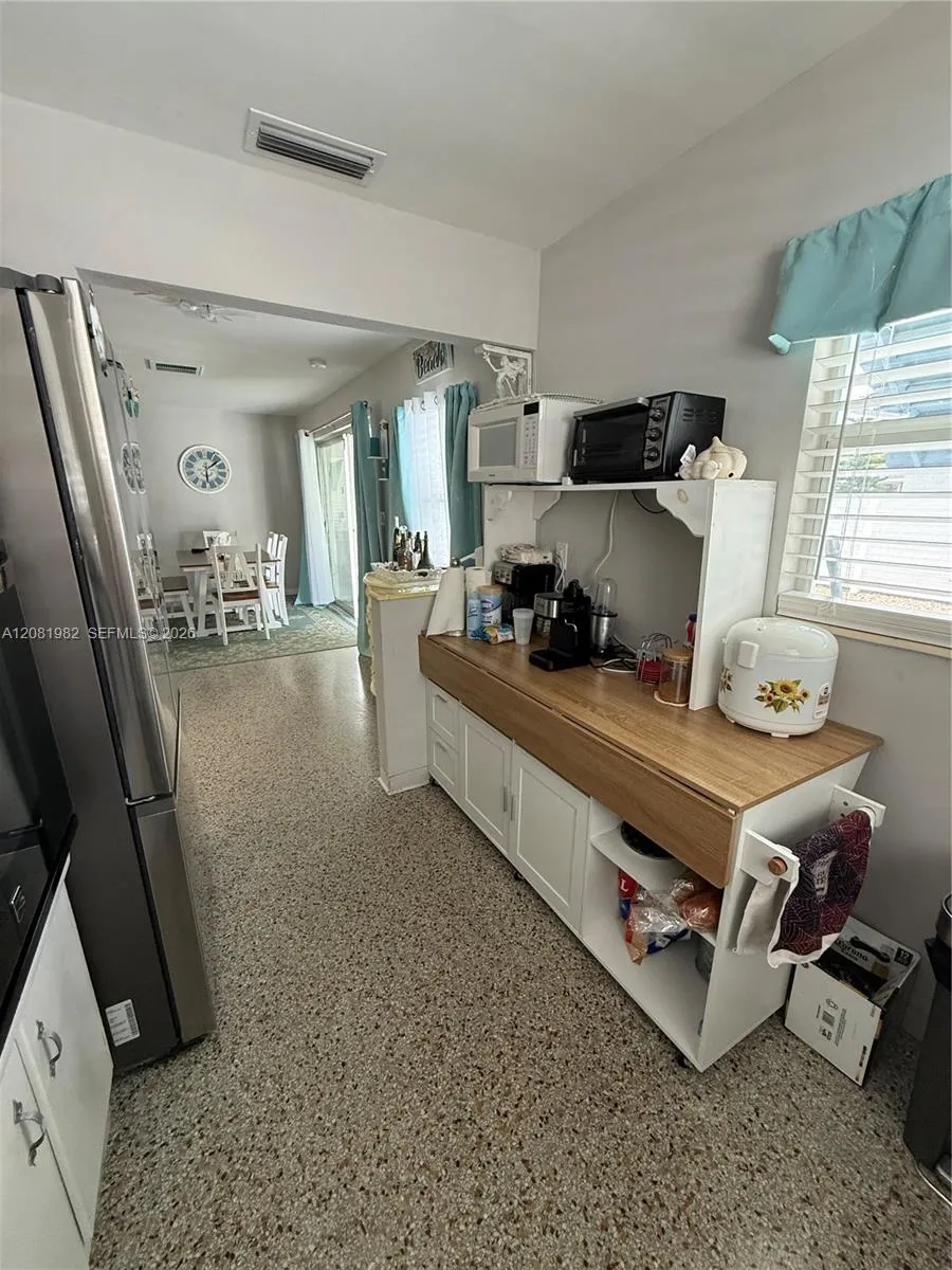 52 45th St Petersburg, FL 33706