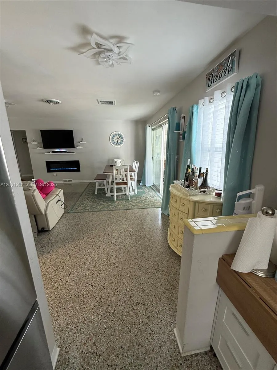52 45th St Petersburg, FL 33706
