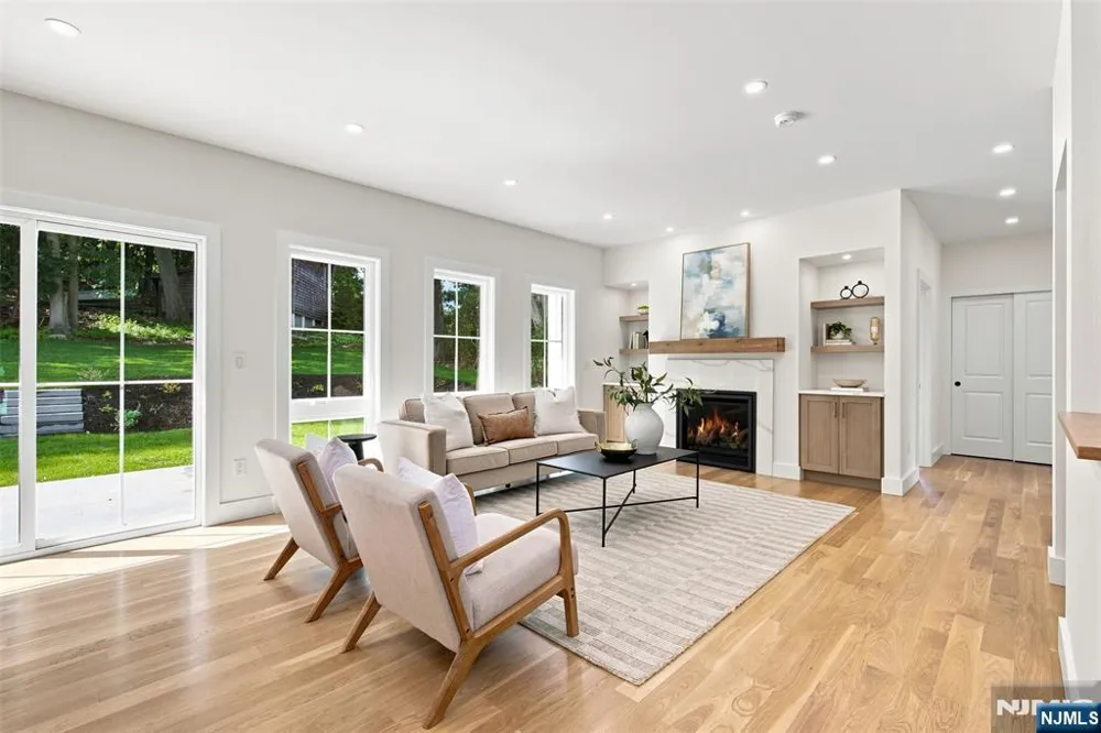 16 Butternut Avenue Midland Park, NJ 07432