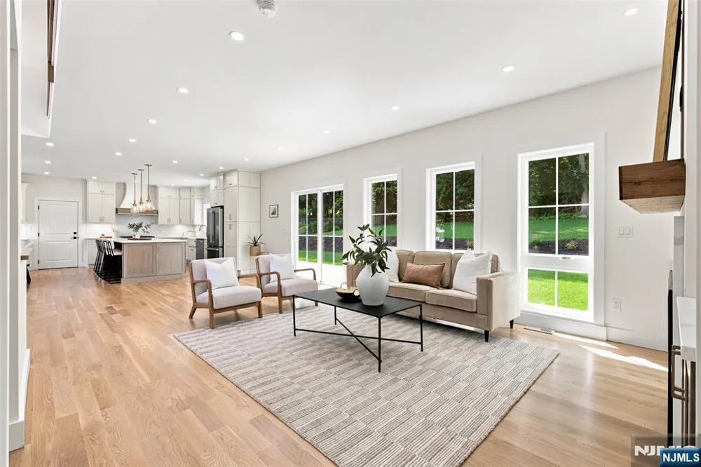 16 Butternut Avenue Midland Park, NJ 07432