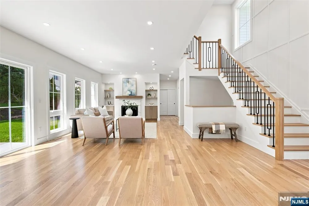 16 Butternut Avenue Midland Park, NJ 07432
