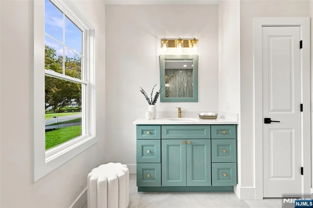 16 Butternut Avenue Midland Park, NJ 07432