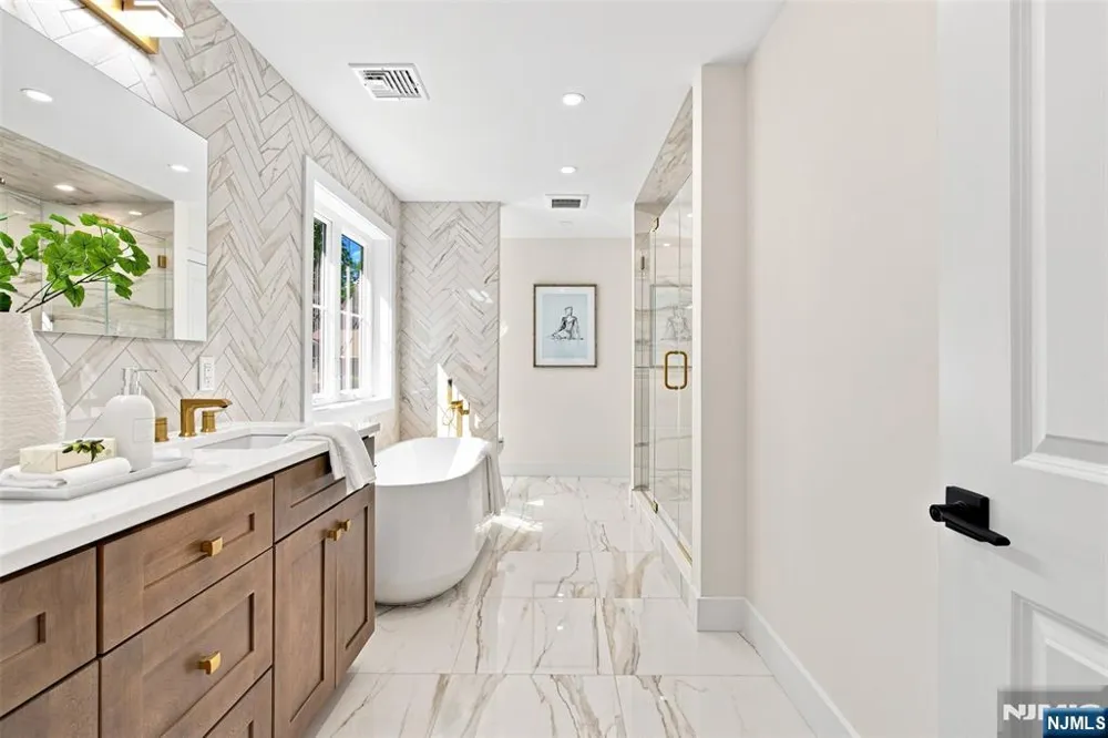 16 Butternut Avenue Midland Park, NJ 07432
