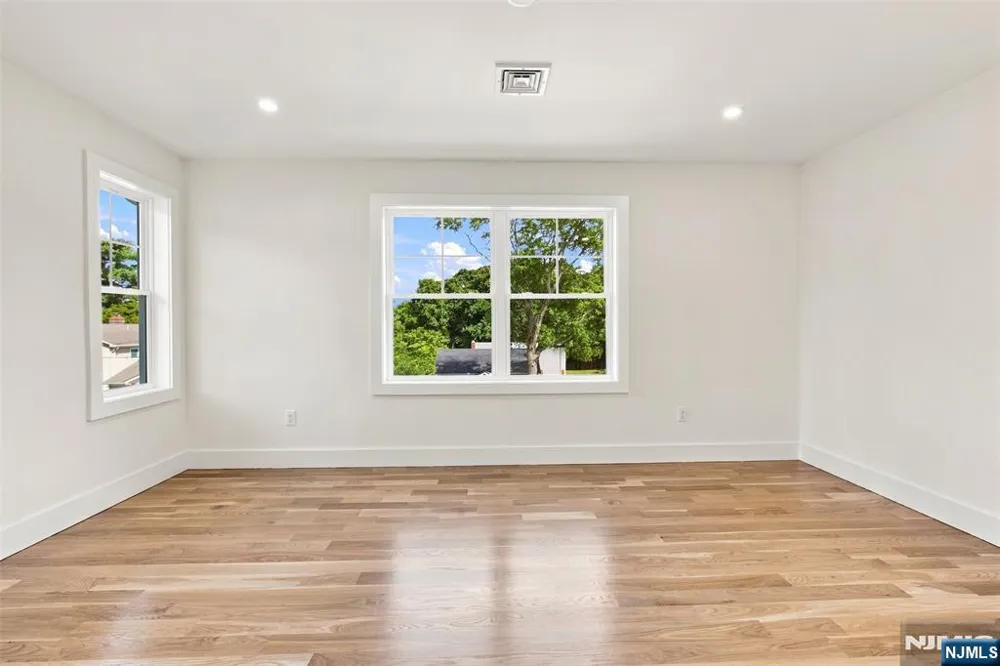 16 Butternut Avenue Midland Park, NJ 07432
