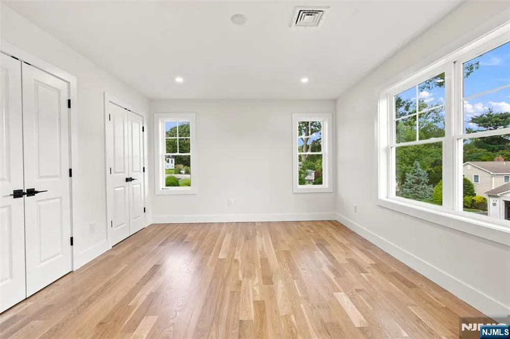 16 Butternut Avenue Midland Park, NJ 07432