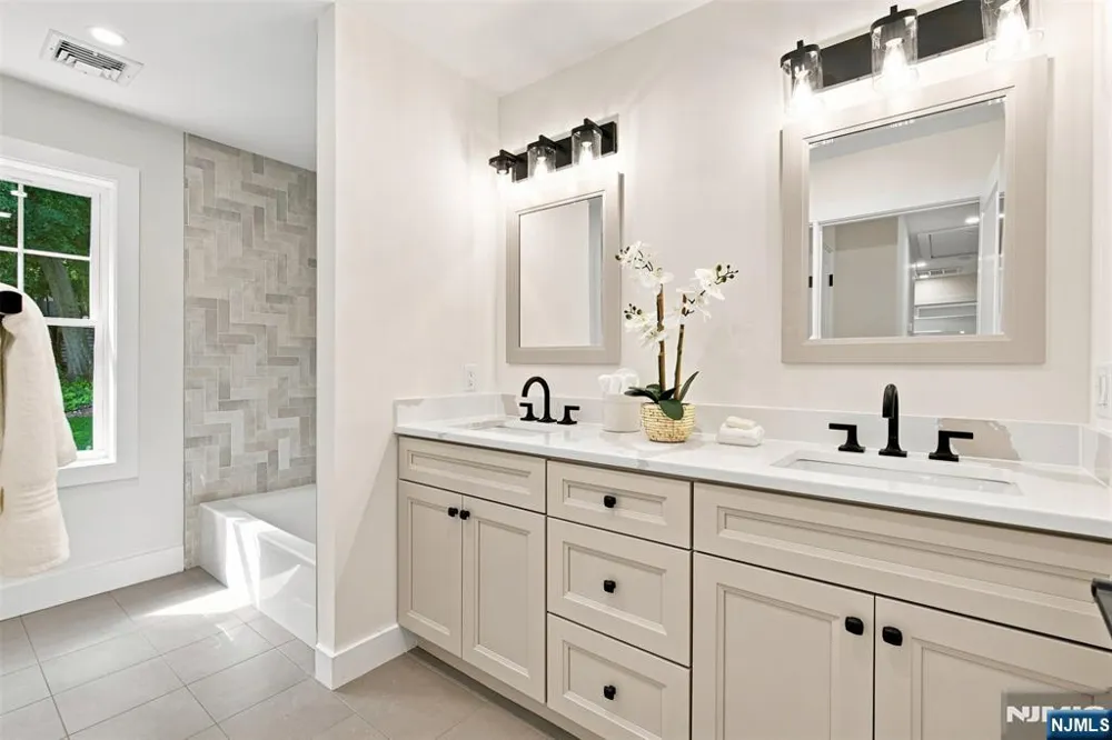 16 Butternut Avenue Midland Park, NJ 07432