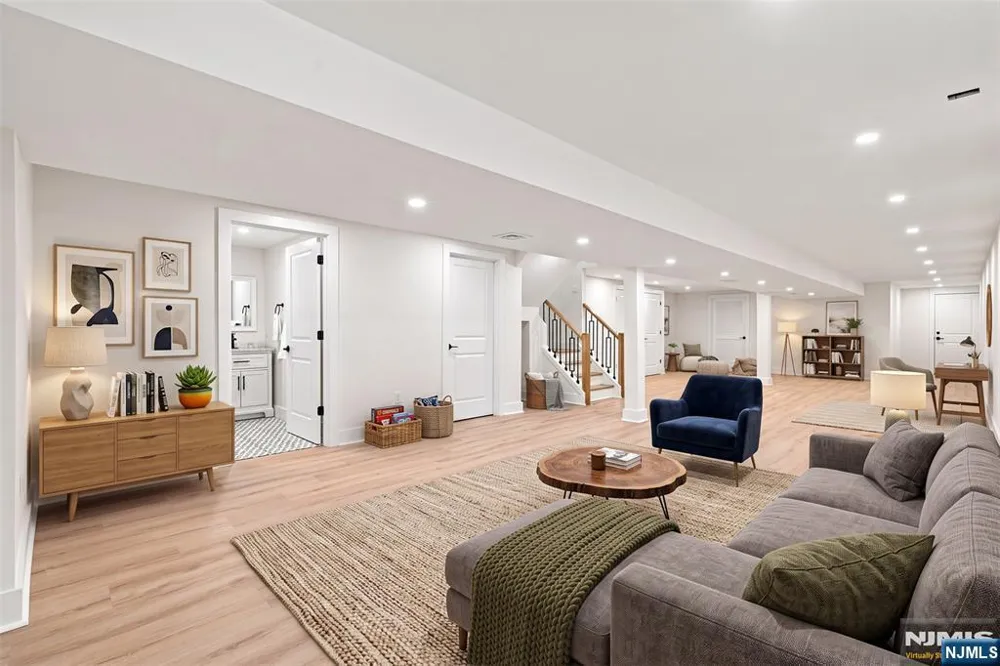 16 Butternut Avenue Midland Park, NJ 07432
