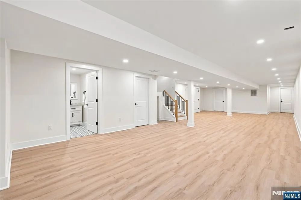 16 Butternut Avenue Midland Park, NJ 07432