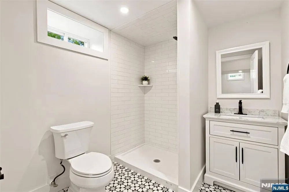 16 Butternut Avenue Midland Park, NJ 07432