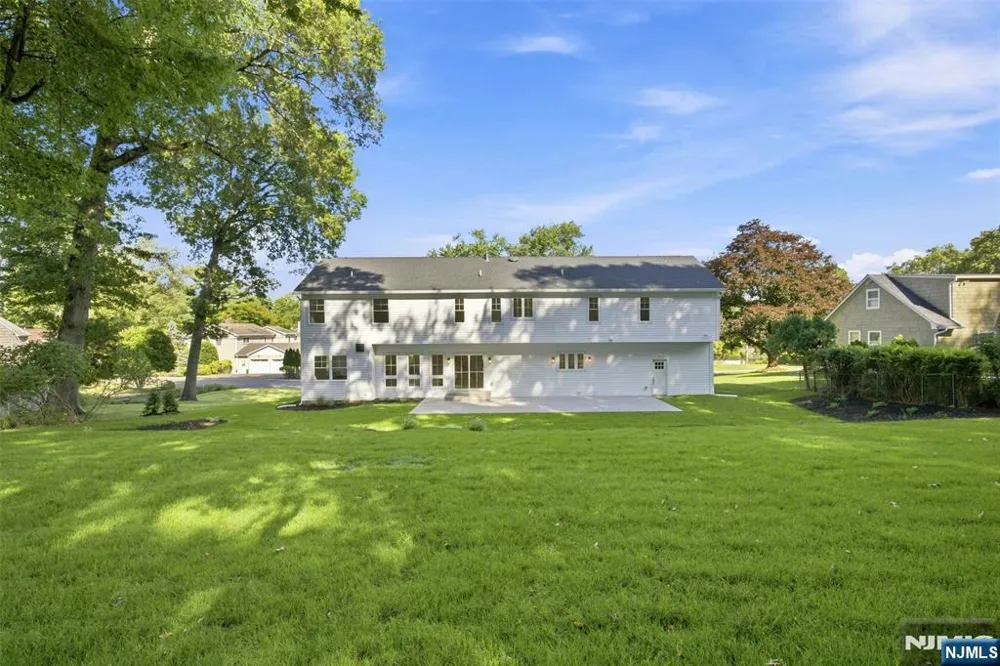 16 Butternut Avenue Midland Park, NJ 07432