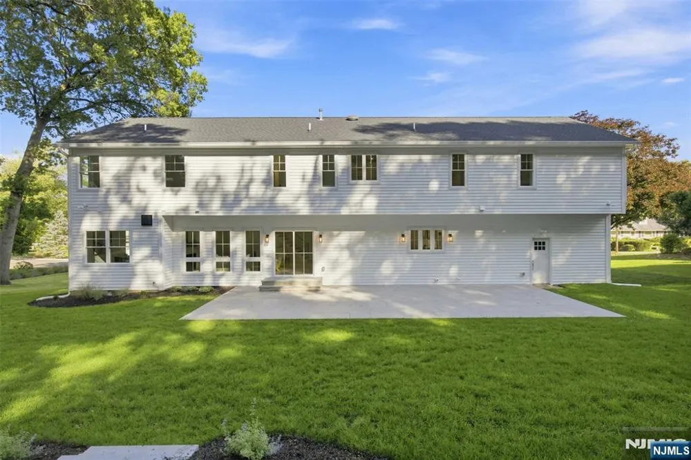 16 Butternut Avenue Midland Park, NJ 07432