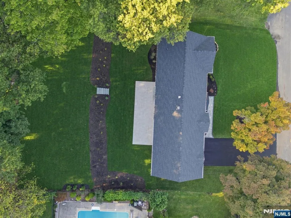 16 Butternut Avenue Midland Park, NJ 07432