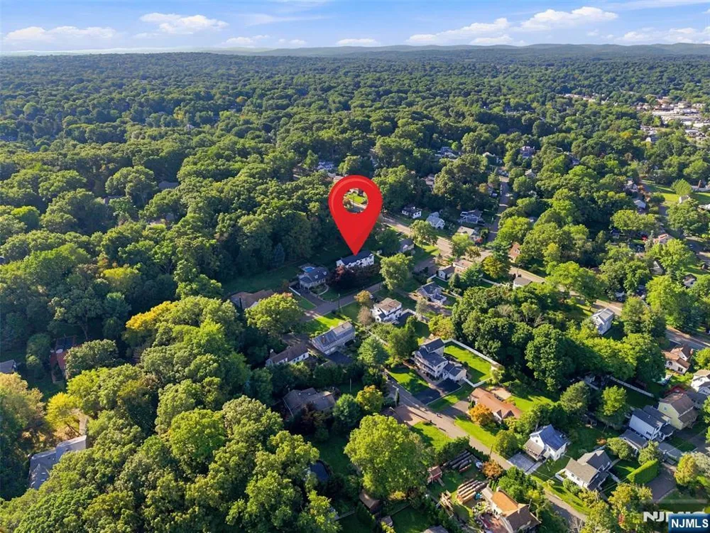 16 Butternut Avenue Midland Park, NJ 07432