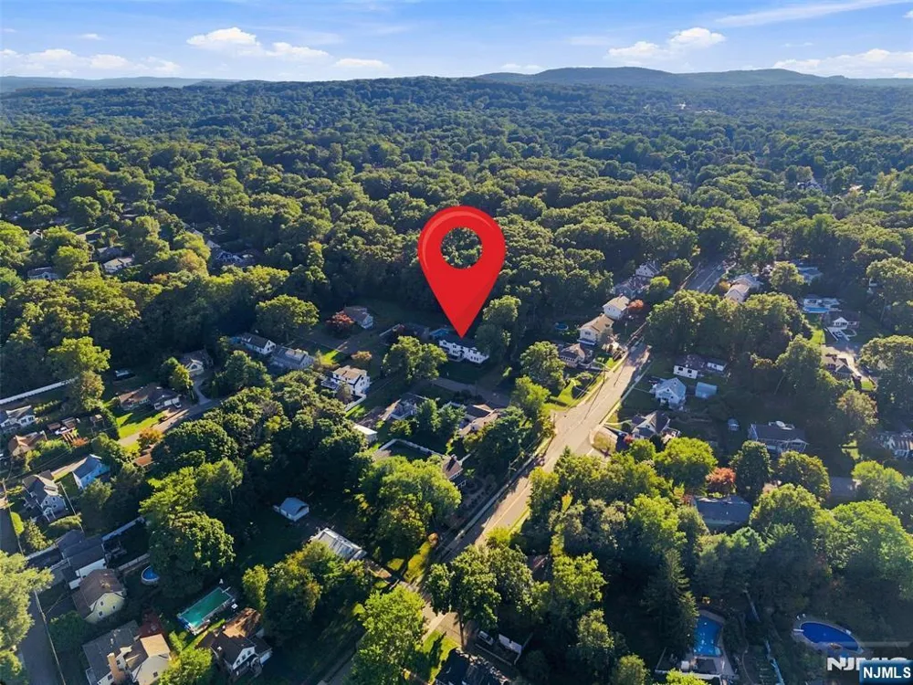 16 Butternut Avenue Midland Park, NJ 07432