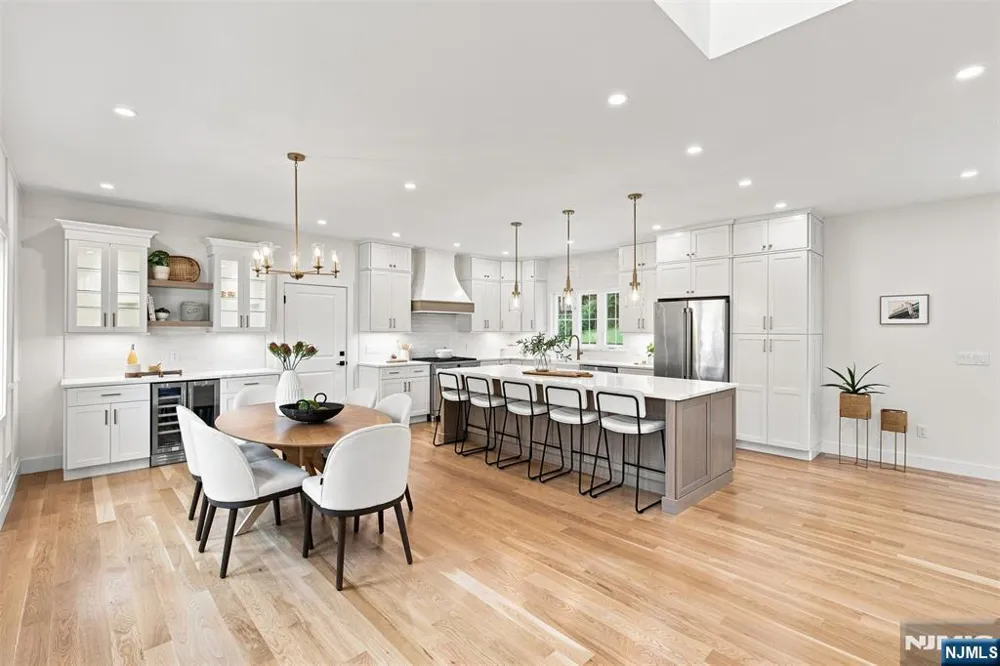 16 Butternut Avenue Midland Park, NJ 07432