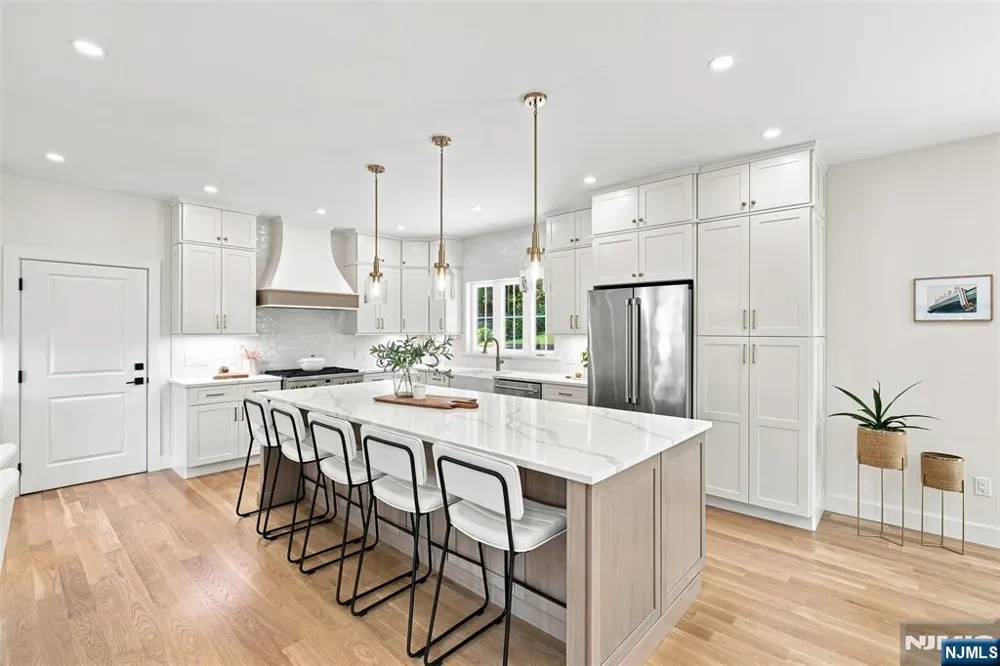 16 Butternut Avenue Midland Park, NJ 07432