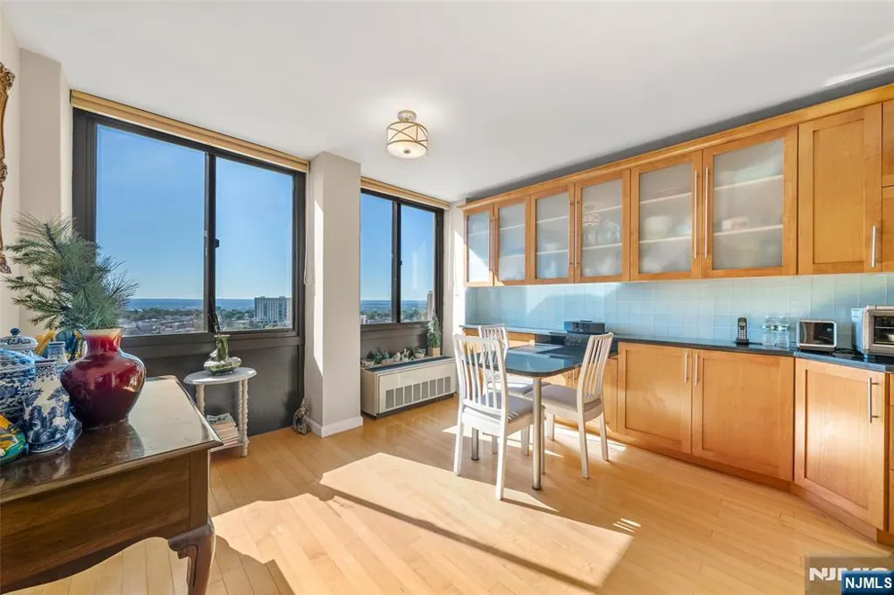 200 Winston Drive 2002 Cliffside Park, NJ 07010