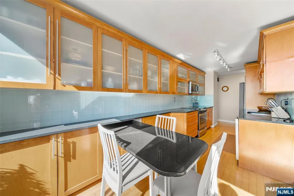 200 Winston Drive 2002 Cliffside Park, NJ 07010