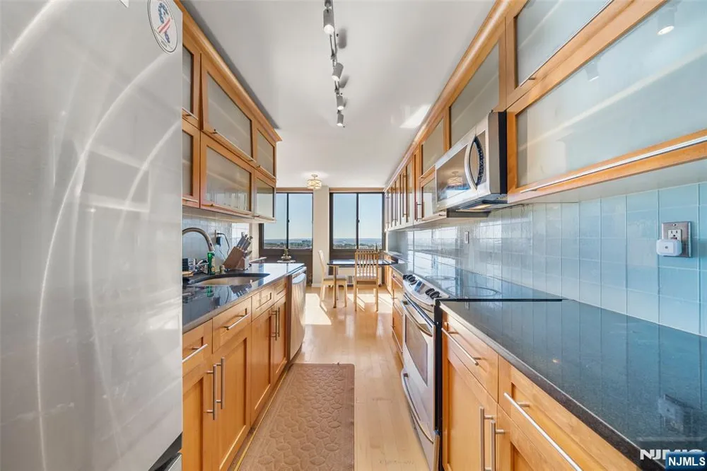 200 Winston Drive 2002 Cliffside Park, NJ 07010