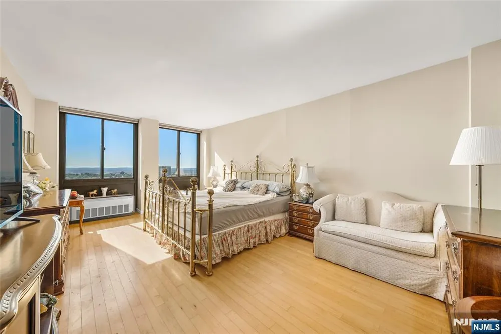 200 Winston Drive 2002 Cliffside Park, NJ 07010