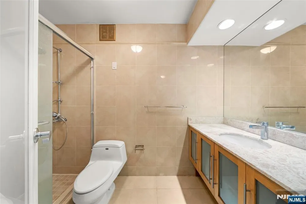 200 Winston Drive 2002 Cliffside Park, NJ 07010