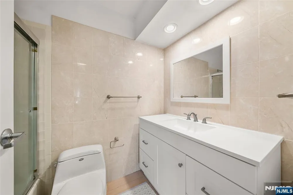 200 Winston Drive 2002 Cliffside Park, NJ 07010