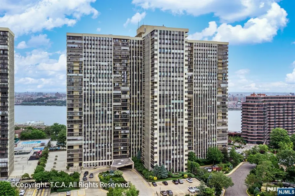 200 Winston Drive 2002 Cliffside Park, NJ 07010