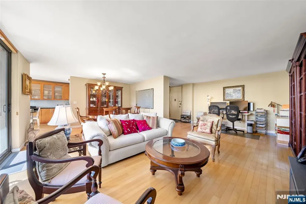 200 Winston Drive 2002 Cliffside Park, NJ 07010