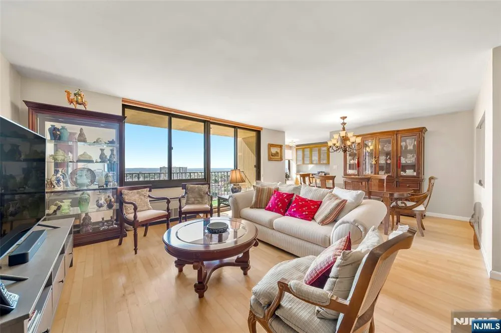 200 Winston Drive 2002 Cliffside Park, NJ 07010