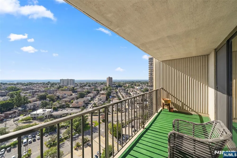 200 Winston Drive 2002 Cliffside Park, NJ 07010