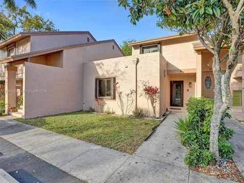 6 CHESTNUT CIRCLE