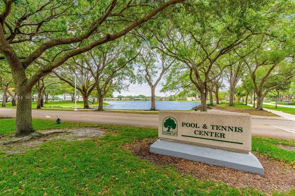 6 CHESTNUT CIRCLE Cooper City, FL 33026