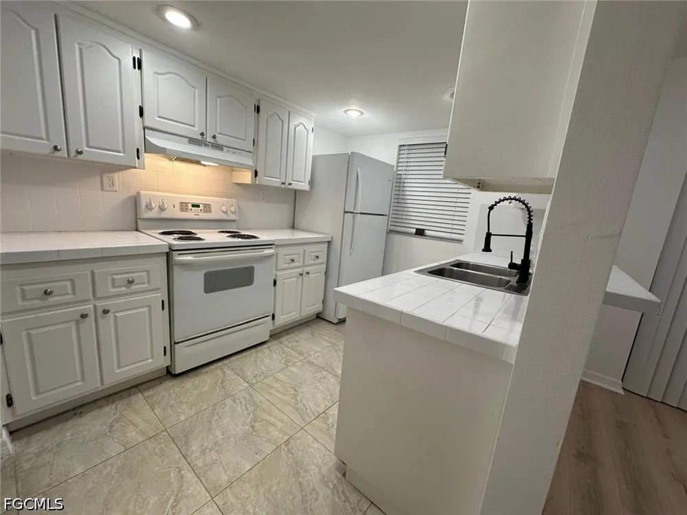 KENWOOD LANE #B Fort Myers, FL 33907